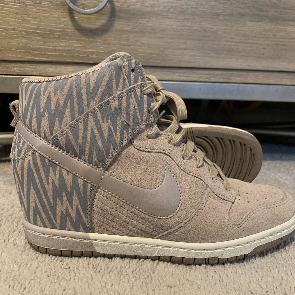 Gently Worn - Women’s Nike Platform Sneakers - 8